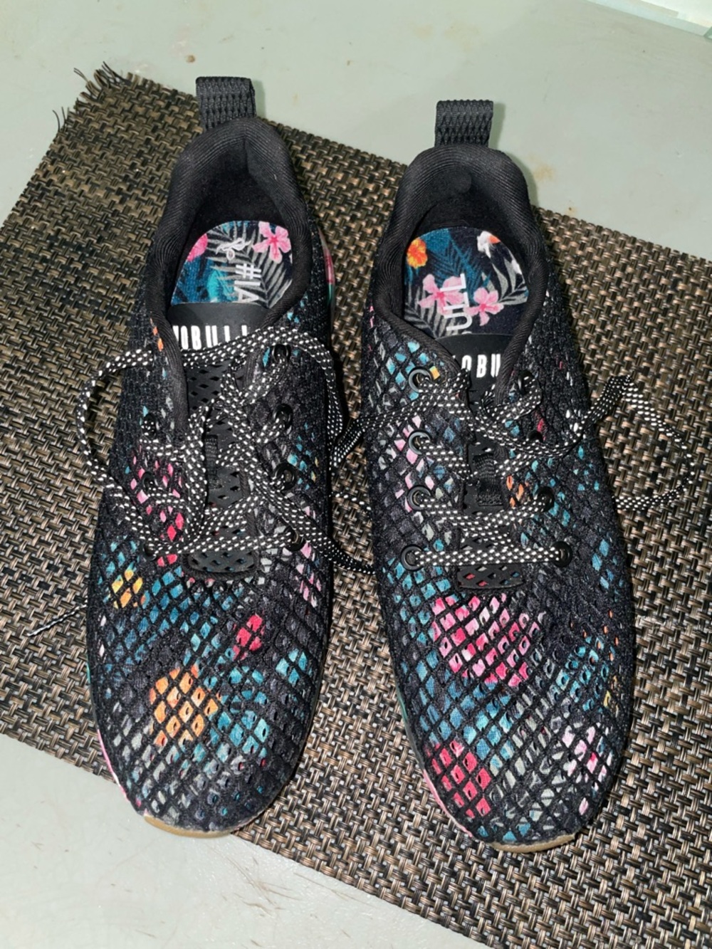 Nobull Floral Mesh Runners - Picture 2 of 7